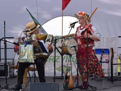 przegląd zespołów ludowych w Ugoszczu