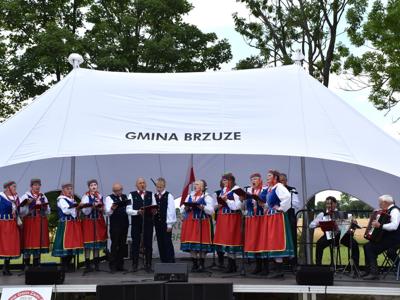 przegląd zespołów ludowych w Ugoszczu