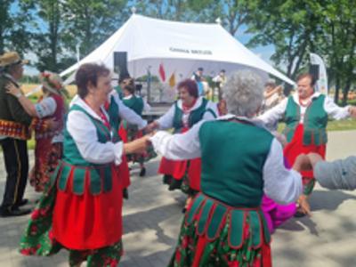 przegląd zespołów ludowych w Ugoszczu