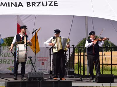 przegląd zespołów ludowych w Ugoszczu