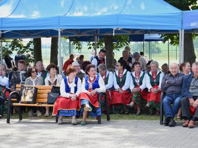 przegląd zespołów ludowych w Ugoszczu
