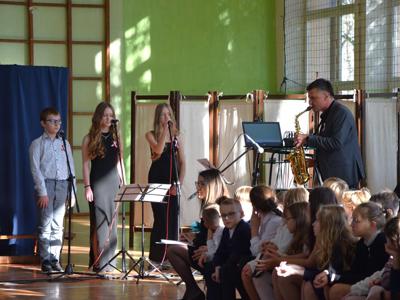 obchody Święta Niepodległości w ZS-P w Ostrowitem