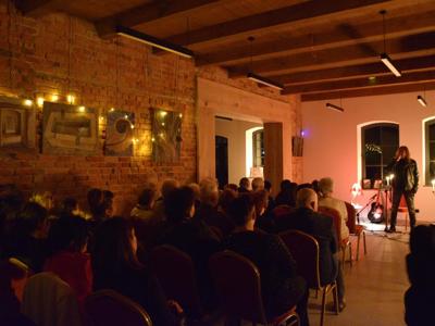 Śpiew w blasku świec