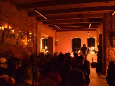 Śpiew w blasku świec