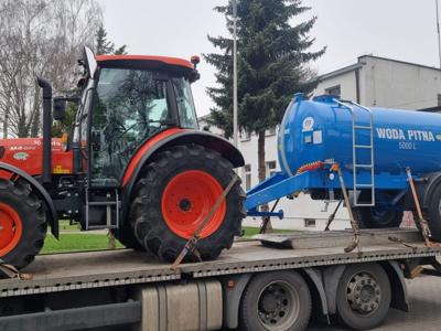 ciągnik i beczkowóz