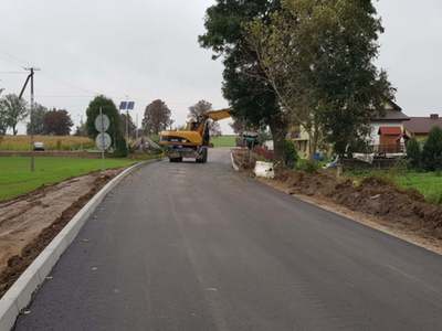Końcowe prace na drodze Brzuze-Kleszczyn
