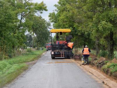 Końcowe prace na drodze Brzuze-Kleszczyn