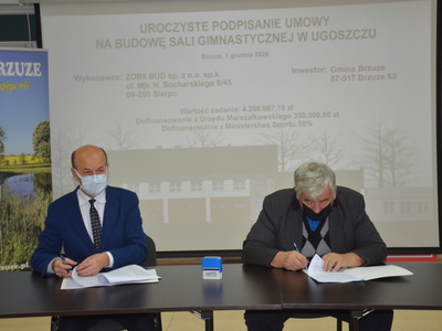Umowa na budowę sali sportowej w Ugoszczu
