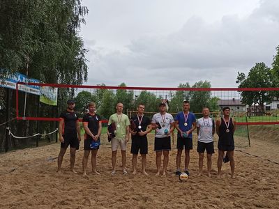 Siatkówka plażowa w Brzuzem