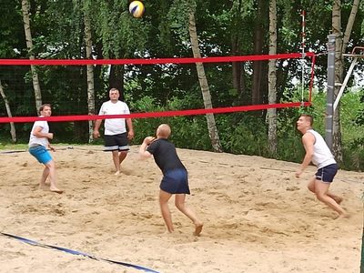 Siatkówka plażowa w Brzuzem