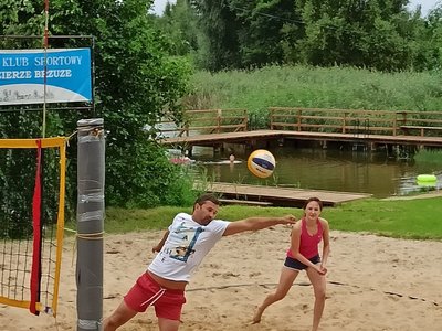 Siatkówka plażowa w Brzuzem