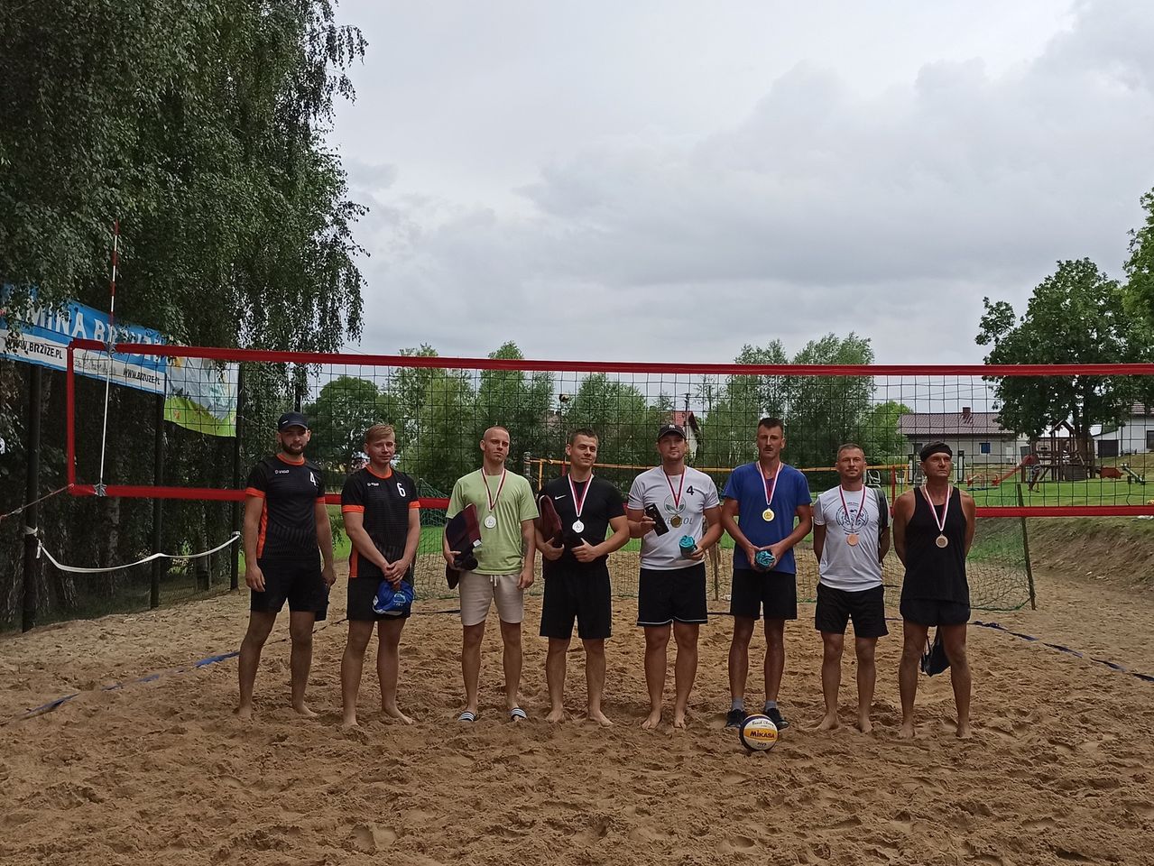 Siatkówka plażowa w Brzuzem