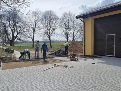 Garaż z nowym podjazdem