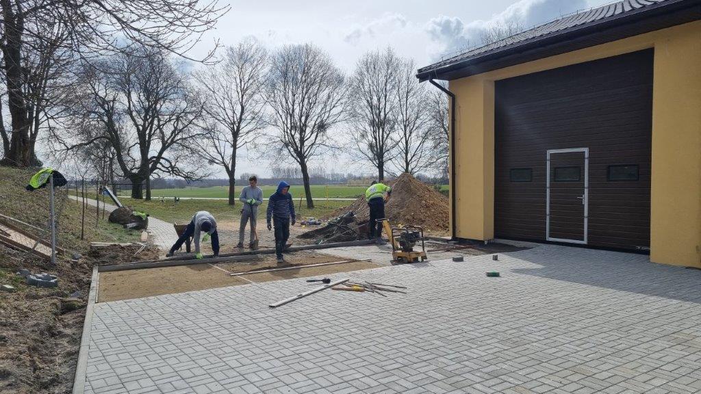 Garaż z nowym podjazdem