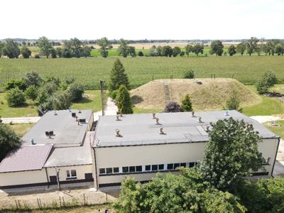 Zdjęcie zmodernizowanej stacji uzdatniania wody w Krzekotowie.