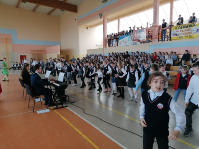 zdjęcie uczniów szkoły