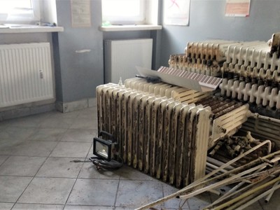 zdjęcie zdemontowanych grzejników