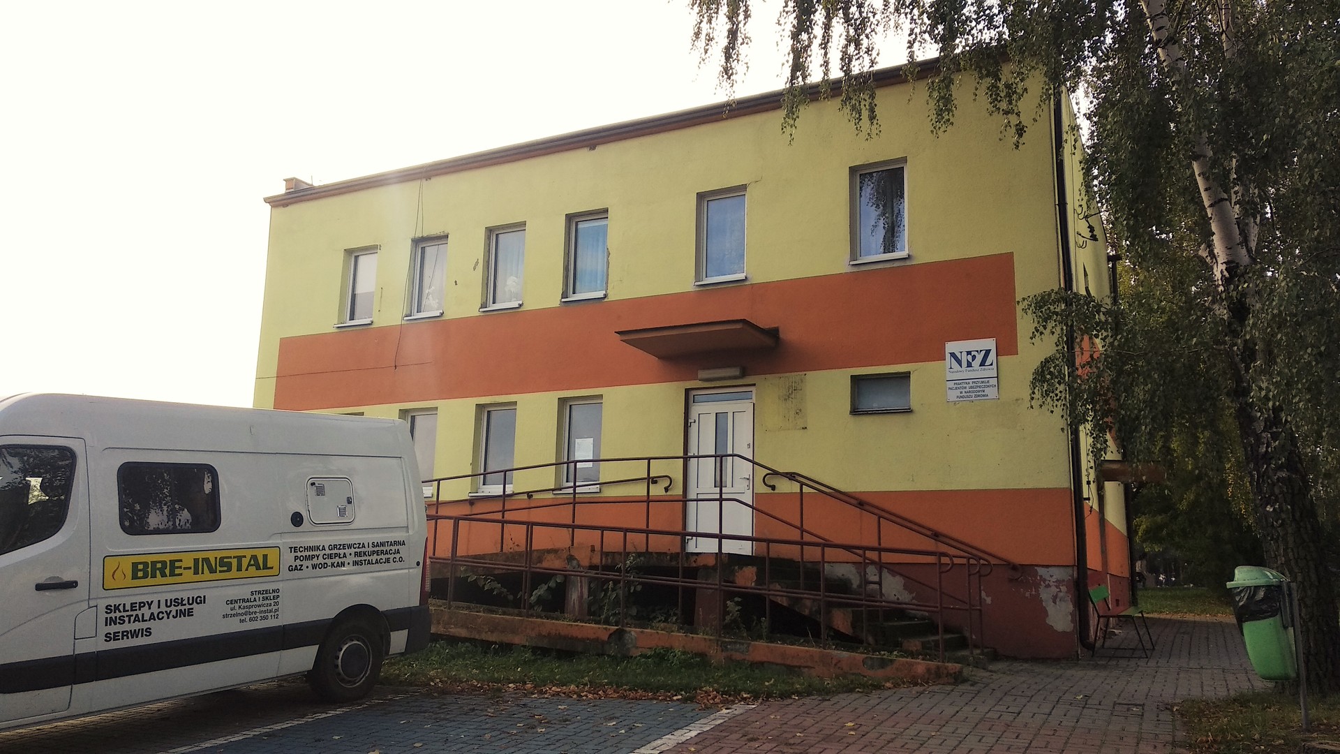 zdjęcie budynku przychodni zdrowia