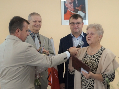 HENRYK RÓŻYCKI PIĄTYM „ZASŁUŻONYM DLA GMINY DĄBROWA”...