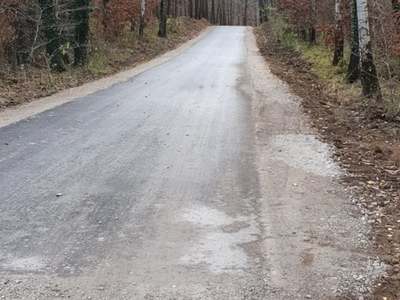 Zrealizowana inwestycja - remont drogi gminnej przez las, kierunek Szczepanowo – Wiktorowo – Wójcin