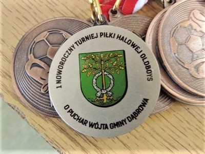 NOWOROCZNY TURNIEJ PIŁKI HALOWEJ OLDBOYS O PUCHAR WÓJTA GMINY DĄBROWA