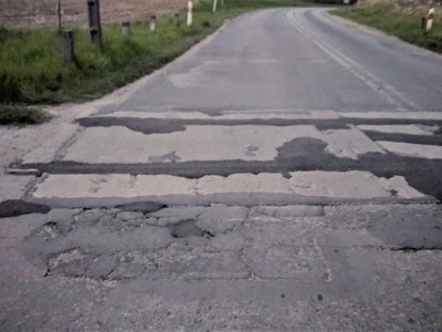 zdjęcie przejazdu kolejowego na drodze nr 254 