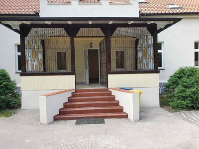 zdjęcie budynku przedszkola po remoncie.