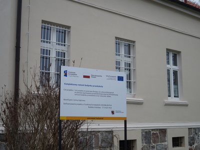 zdjęcie budynku przedszkola po remoncie.