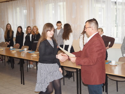 Zdjęcie   z sesji Młodzieżowej Rady Gminy w Dąbrowie.