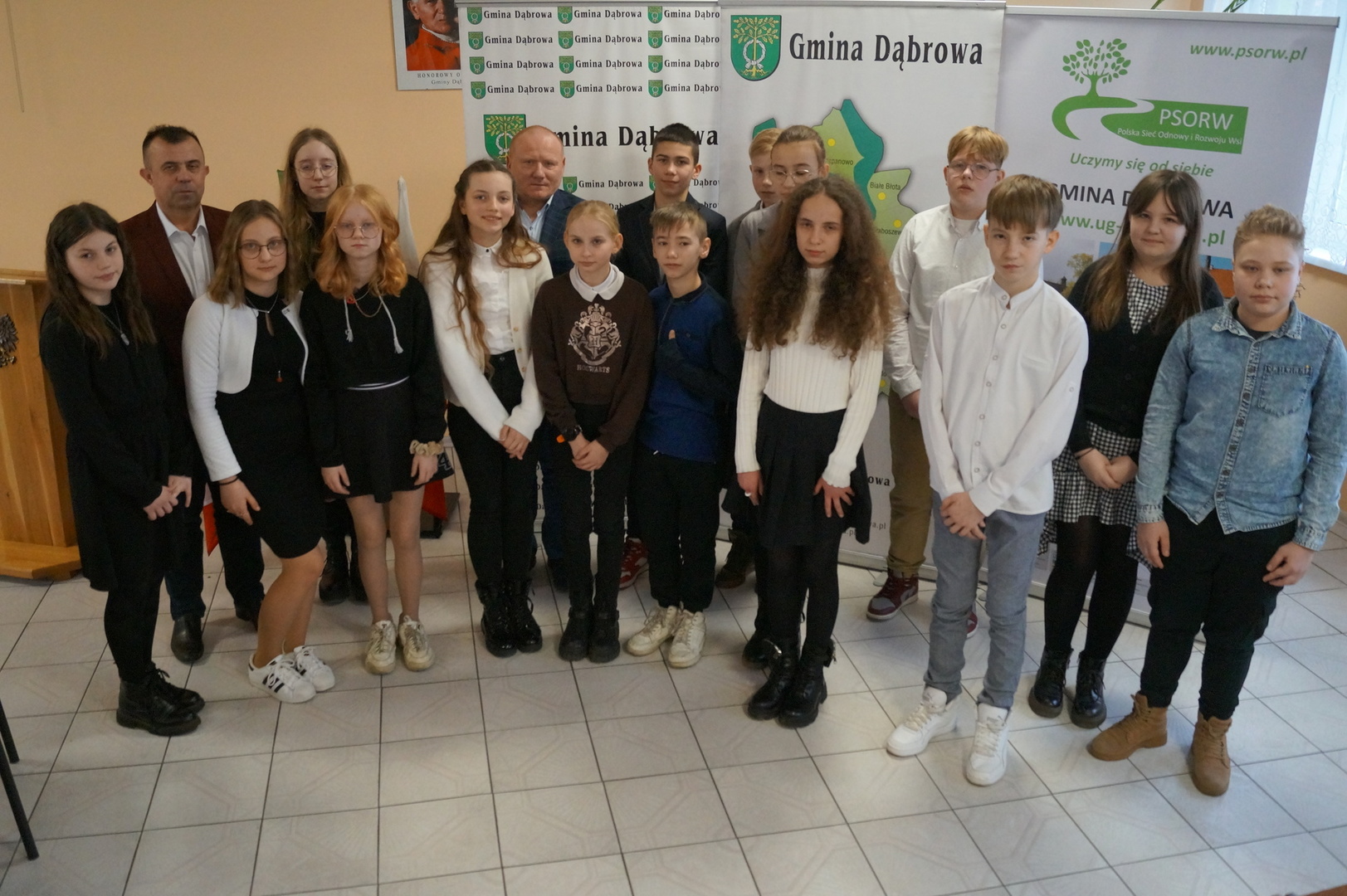 Zdjęcie  Młodzieżowej Rady Gminy w Dąbrowie.