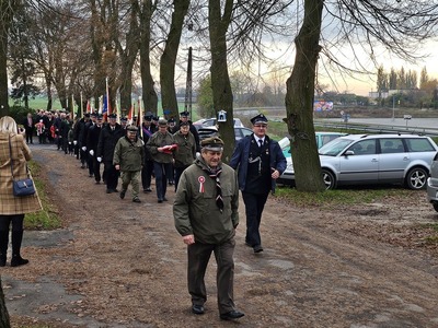 Zdjęcie z uroczystości 11 listopada 2023r. w Dąbrowie.