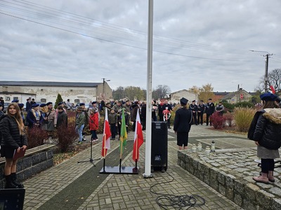 Zdjęcie z uroczystości 11 listopada 2023r. w Dąbrowie.