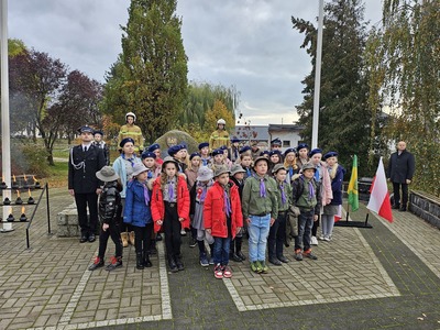Zdjęcie z uroczystości 11 listopada 2023r. w Dąbrowie.