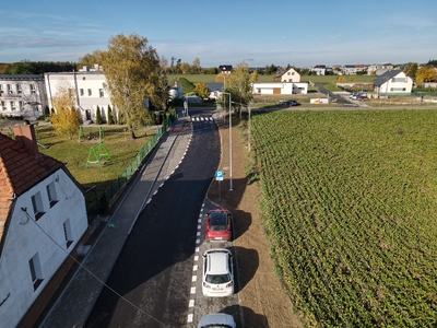 Zdjęcie nowo odbudowanej drogi w Szczepanowie.