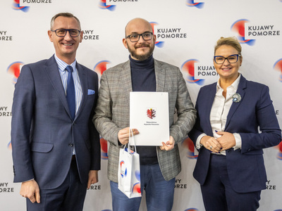 zdjęcie z podpisania umowy