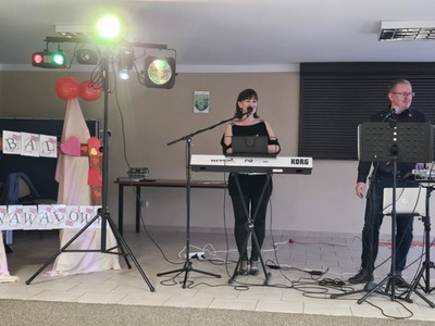 Zdjęcie z balu seniorów.