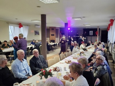 Zdjęcie z balu seniorów.