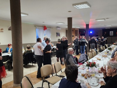 Zdjęcie z balu seniorów.
