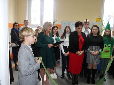 zdjęcie z otwarcia ekopracowni w SP Szczepanowo