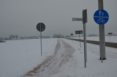 Chodnik przy drodze Kańkowo Zawisty Podleśne Małkinia Górna [400x265]