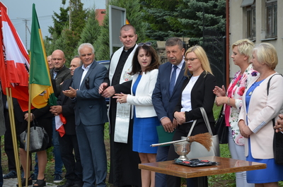 Goście na uroczystości otwarcia drogi [400x265]