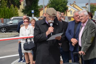 Starosta ostrowski wygłaszający przemówienie [400x265]