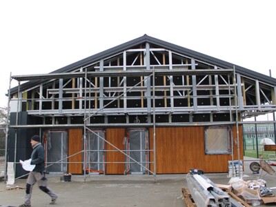 Zakończono kolejny etap prac przy przebudowie boiska i budowie zaplecza sanitarno - szatniowego
