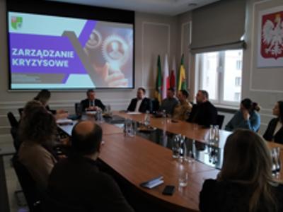 POSIEDZENIE OSTROWSKIEGO POWIATOWEGO ZESPOŁU ZARZĄDZANIA KRYZYSOWEGO
