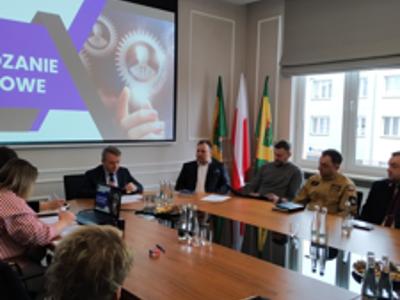 POSIEDZENIE OSTROWSKIEGO POWIATOWEGO ZESPOŁU ZARZĄDZANIA KRYZYSOWEGO