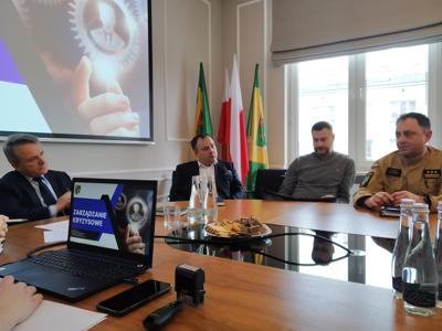 POSIEDZENIE OSTROWSKIEGO POWIATOWEGO ZESPOŁU ZARZĄDZANIA KRYZYSOWEGO