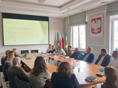 📣POSIEDZENIE OSTROWSKIEGO POWIATOWEGO ZESPOŁU ZARZĄDZANIA KRYZYSOWEGO – PRYSZCZYCA