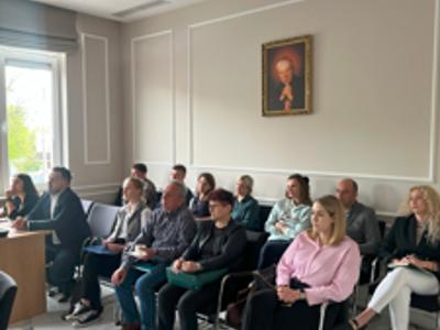 📣POSIEDZENIE OSTROWSKIEGO POWIATOWEGO ZESPOŁU ZARZĄDZANIA KRYZYSOWEGO – PRYSZCZYCA
