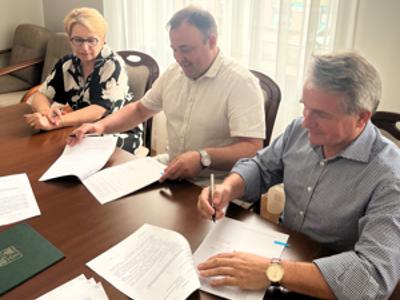 Umowa na modernizację budynku Bursy Szkolnej w Ostrowi Mazowieckiej podpisana!