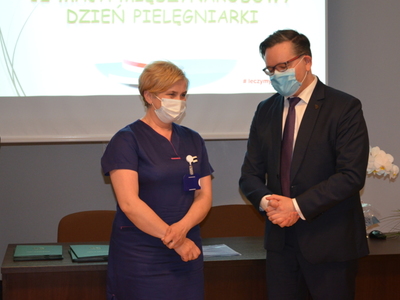 Dyrektor SPZZOZ w Ostrowi Mazowieckiej dziękuję pielęgniarce ostrowskiego szpitala 